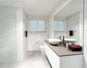 The Swan Lakehouse - Buff Point