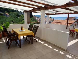 Apartments by the sea Prvic Luka, Prvic - 21276