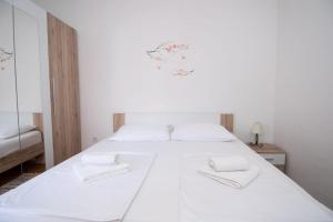 Apartments by the sea Kastel Kambelovac, Kastela - 22444