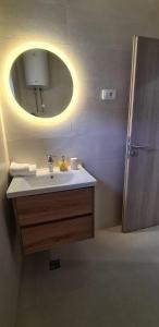 Apartments by the sea Kastel Kambelovac, Kastela - 22444