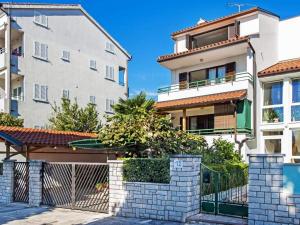 Apartments with WiFi Rovinj - 22524