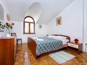 Apartments with WiFi Rovinj - 22524