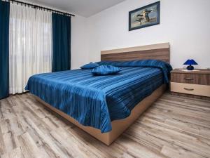 Apartments with parking space Rovinj - 22525