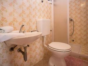 Apartments with WiFi Rovinj - 22526