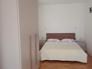 Apartments with parking space Rovinj - 22527
