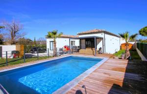 Maisons de vacances Beautiful Home In Rochefort Du Gard : photos des chambres