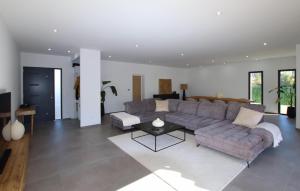 Maisons de vacances Beautiful Home In Rochefort Du Gard : photos des chambres