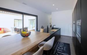 Maisons de vacances Beautiful Home In Rochefort Du Gard : photos des chambres
