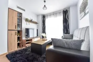 New Premium Apartment - Free Parking & Pools - Torre de la Reina