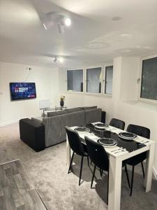 Stylish Central Escape, Heart of the Action, City View, Netflix