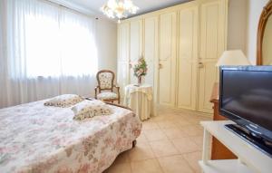 Lovely Home In Capezzano With Kitchen