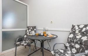 Nice Apartment In Baska Voda With Kitchen