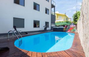 Cozy Apartment In Kastel Kambelovac