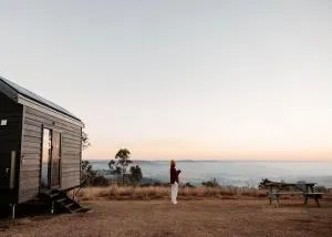 Tiny Charlie - Djuan