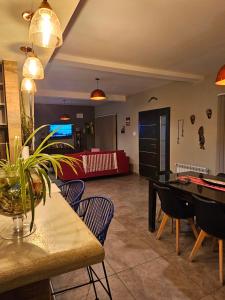 Casa Illia, hermosa casa de diseño en barrio Los Perales