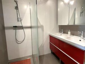Studio de charme face à locéan avec balcon et parking, idéal pour famille ou amis - FR-1-392-227