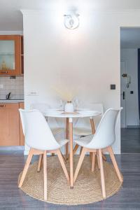 Le Cosy : Terrasse • Parking • Piscine • Clim