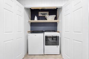 Game Room+Hot Tub+Pool+King Beds+More