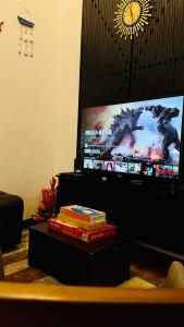 2-Bedroom Condotel Stay with Netflix, Kitchen & Washer, Near MRT Boni