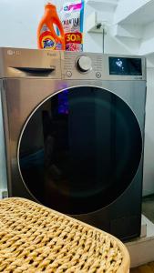 2-Bedroom Condotel Stay with Netflix, Kitchen & Washer, Near MRT Boni