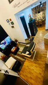 Modern Condotel Stay with Netflix, Kitchen & Washer, Near MRT Boni