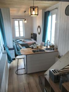 Lumineux studio sous les toits de Menton