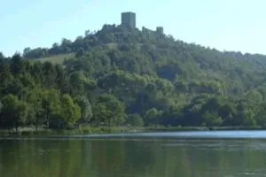 Fantastica granja en region castillos Cataros - 屈伊朗