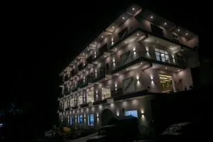 Hotel Candle Wood - Чамба