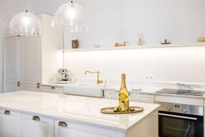 MARIANNA'S OLD TOWN RESIDENCE 