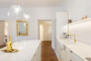 MARIANNA'S OLD TOWN RESIDENCE 