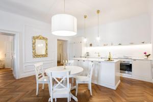 MARIANNA'S OLD TOWN RESIDENCE 