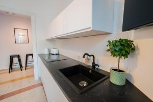 Vintage Giuliana Apartment