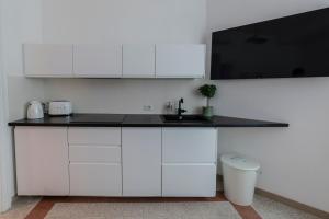 Vintage Giuliana Apartment