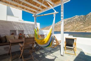 Stunning Sunset House on Kamares Bay with Playground