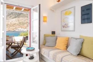 Stunning Sunset House on Kamares Bay with Playground