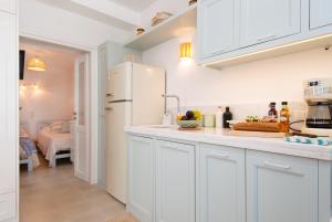 Stunning Sunset House on Kamares Bay with Playground