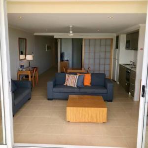 Water View Apartment- Pool Gym Parking- Simply Stunning