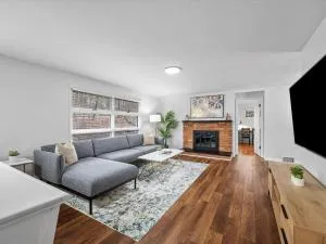 Stylish and Accessible Six Bedroom Home in Wexford/Pittsburg With Kids Amenities - Warrendale