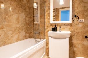 Central Residence Apartment 311