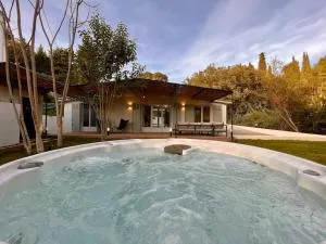 Cottage chaleureux avec jacuzzi en pleine nature - Plascassier