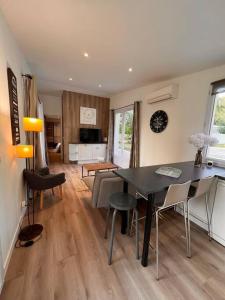 Cottage chaleureux avec jacuzzi en pleine nature