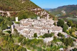 La Casa del Castello - Castello di Collepino - Capodacqua di Foligno