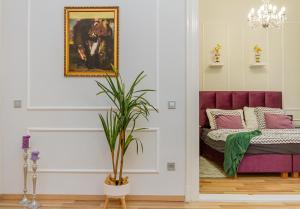 W17ElegantCity Apt wKing bed&Friendly Host