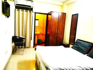 EM Home Stay @ Near Tughlakabad Metro Station - Kalkaji Devi