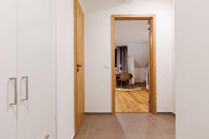 2 rooms apartment with terrace and FREE parking near metro