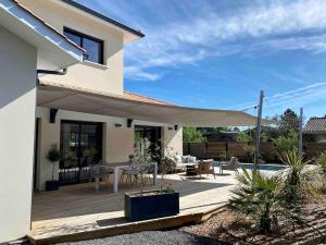 Maisons de vacances Villa entre Ocean et Bassin, piscine chauffee : photos des chambres