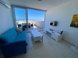 Sunshine Apartments Mellieha - modern two bedroom penthouse with terrace - 4hvězdičkové hotely ve městě Mellieħa