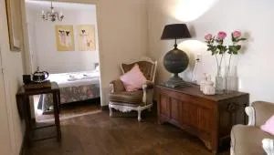 Jusqu'à 7 chambres d'hôtes dans un ancien petit hôtel charmant - Le Lonzac