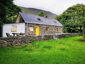 Cottage Skelligs Coast, Ring of Kerry - Cahersiveen