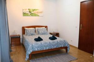 Charming house with fireplace in Grândola, 142 m², Internet included